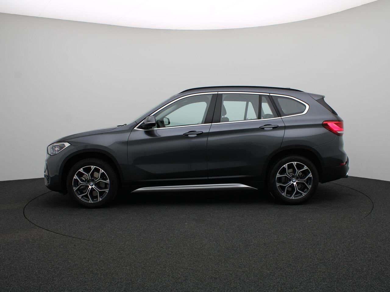 BMW X1 sDrive20i High Executive | Parking Pack | Trekhaak | Achteruitrijcamera | Laserlight | Head-Up Display | DAB | HiFi | 18''