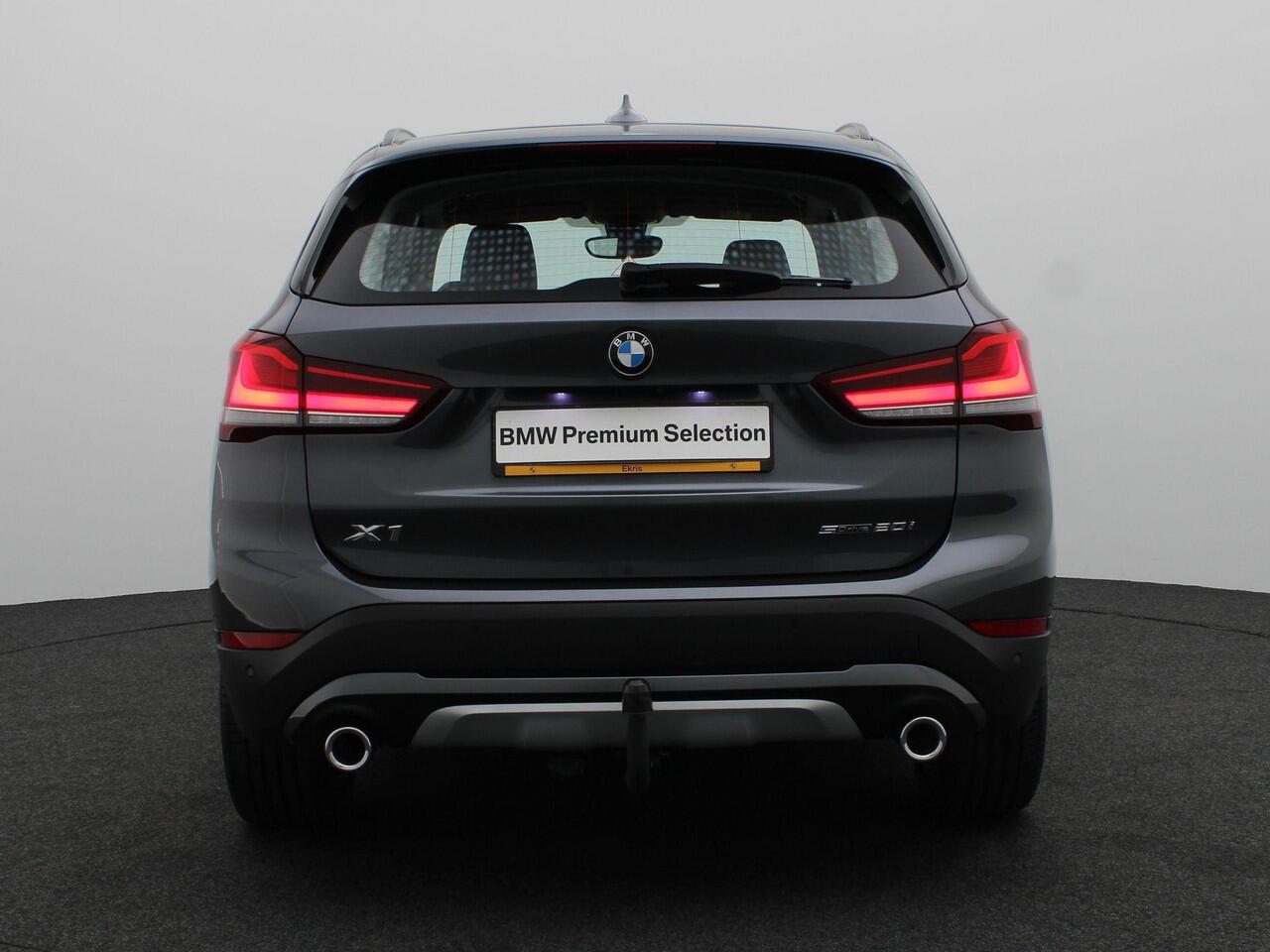 BMW X1 sDrive20i High Executive | Parking Pack | Trekhaak | Achteruitrijcamera | Laserlight | Head-Up Display | DAB | HiFi | 18''