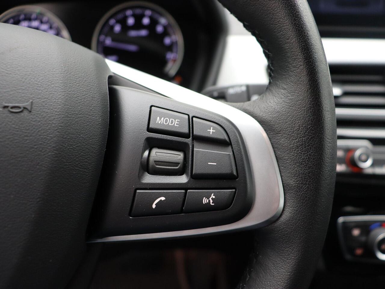 BMW X1 sDrive20i High Executive | Parking Pack | Trekhaak | Achteruitrijcamera | Laserlight | Head-Up Display | DAB | HiFi | 18''