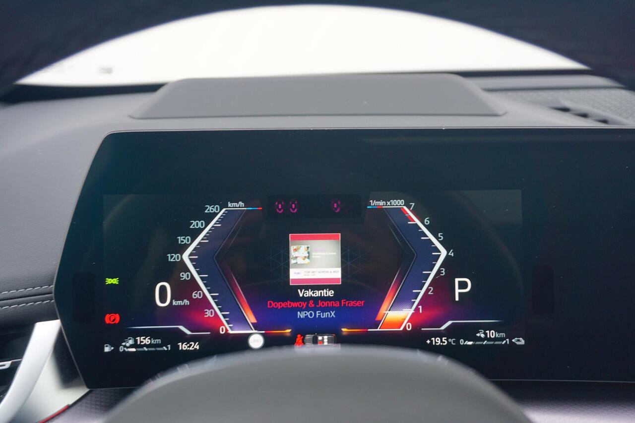 BMW X1 xDrive30e M Sportpakket 19'' / Panoramadak / Elektrisch verstelbare stoelen / Harman Kardon