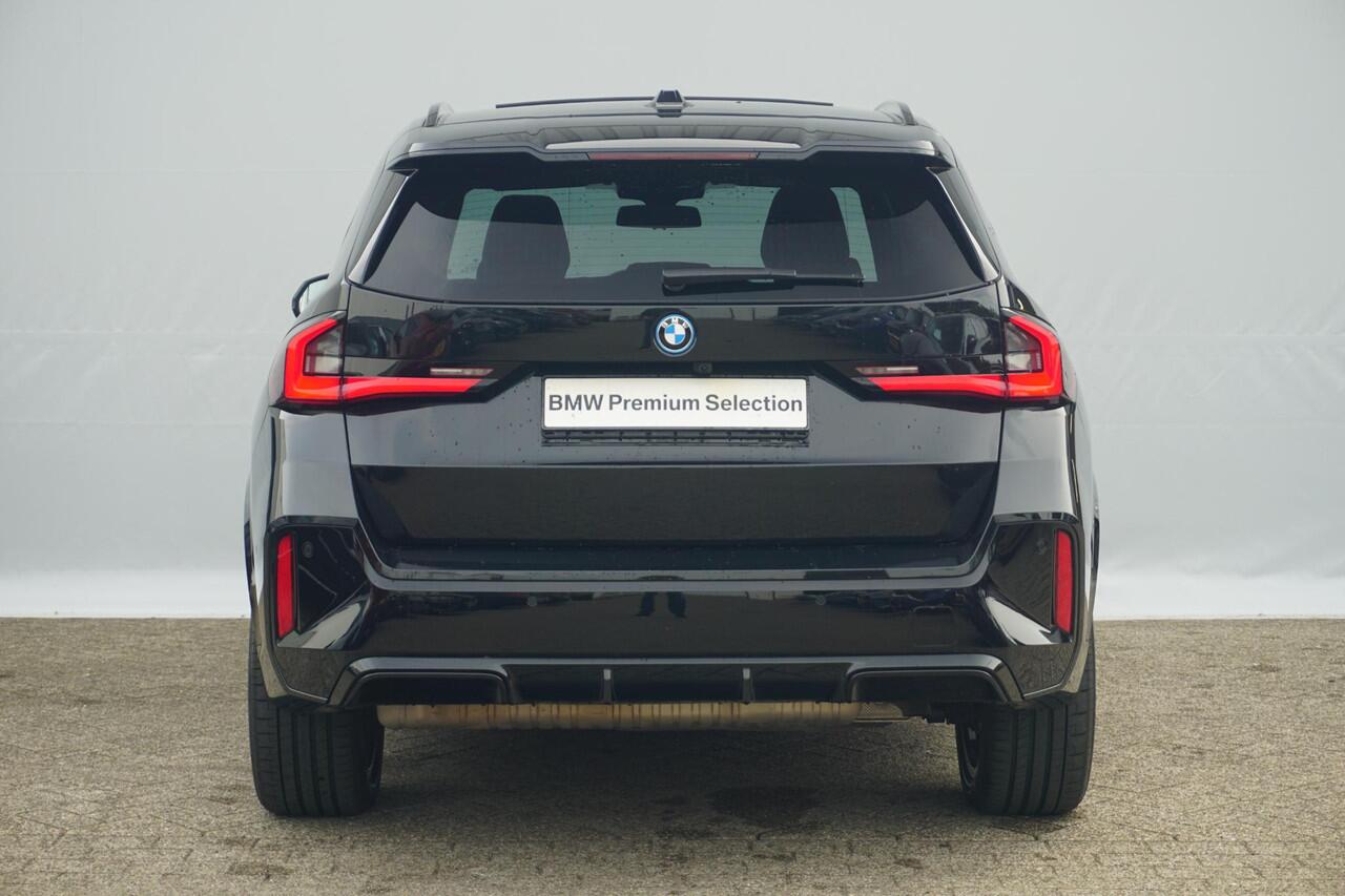 BMW X1 xDrive30e M Sportpakket 19'' / Panoramadak / Elektrisch verstelbare stoelen / Harman Kardon