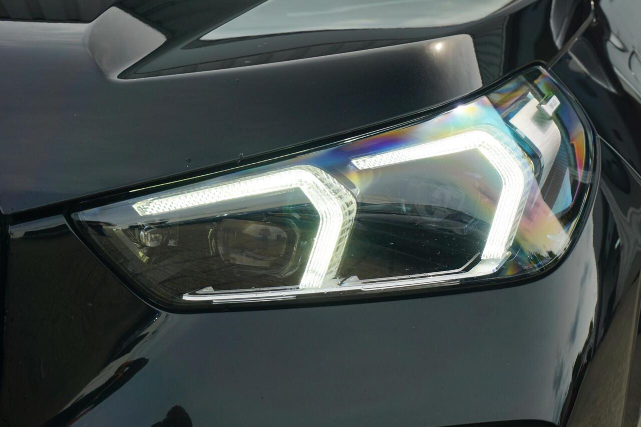 BMW X1 xDrive30e M Sportpakket 19'' / Panoramadak / Elektrisch verstelbare stoelen / Harman Kardon