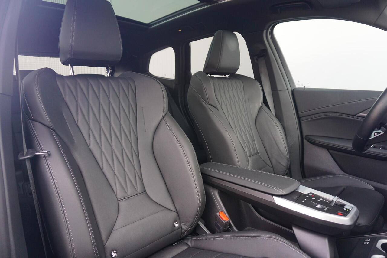 BMW X1 xDrive30e M Sportpakket 19'' / Panoramadak / Elektrisch verstelbare stoelen / Harman Kardon