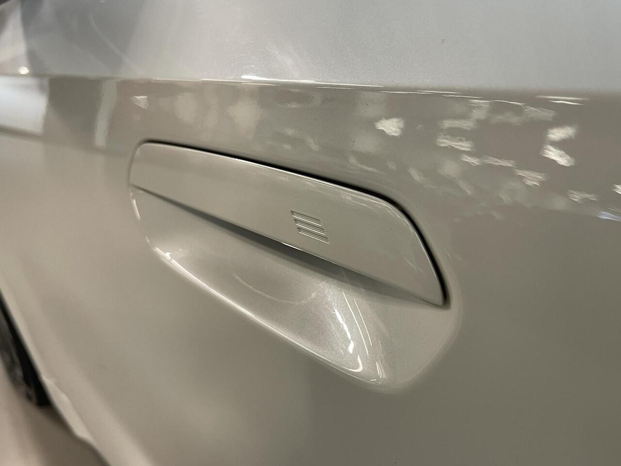 BMW X1 sDrive18i M Sport Shadow Line 18"/Sportstoelen/Adaptieve cruise/Keyless/Stoelverwarming/Camera/Elektrisch klep