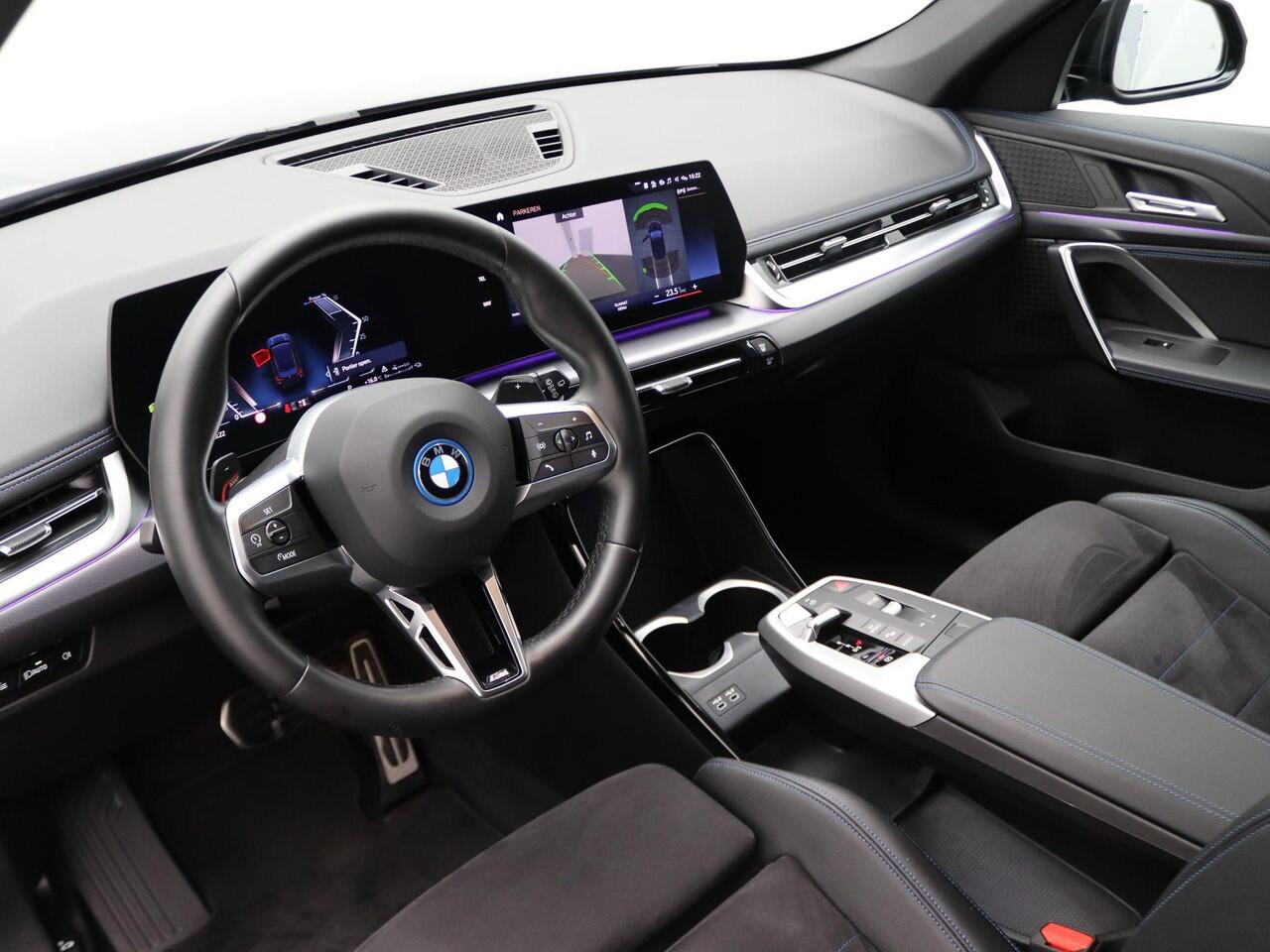 BMW X1 xDrive30e M Sportpakket | Achteruitrijcamera | Extra Getint Glas Achter | 19''