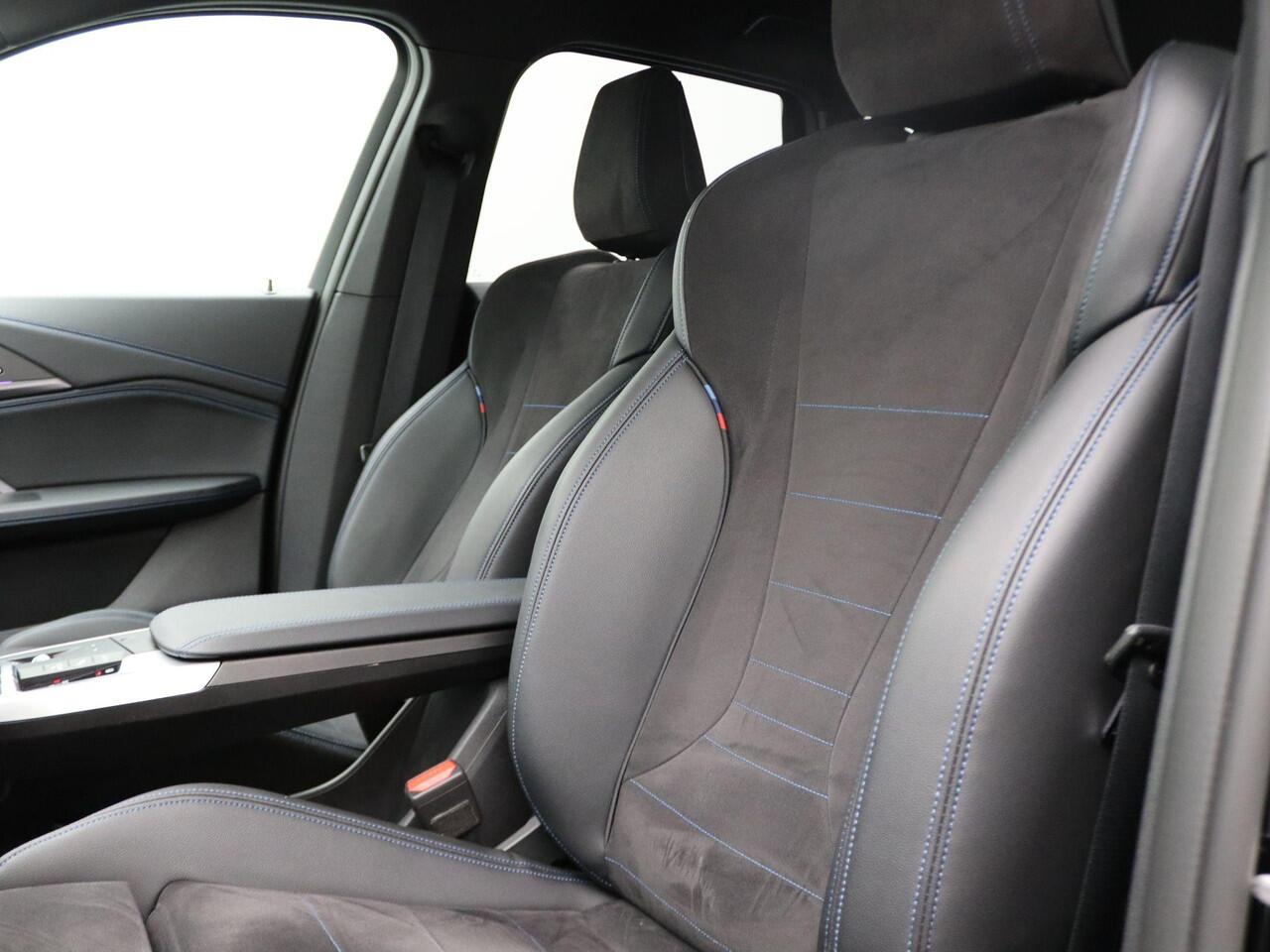 BMW X1 xDrive30e M Sportpakket | Achteruitrijcamera | Extra Getint Glas Achter | 19''