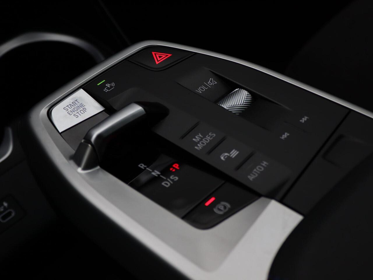 BMW X1 xDrive30e M Sportpakket | Achteruitrijcamera | Extra Getint Glas Achter | 19''