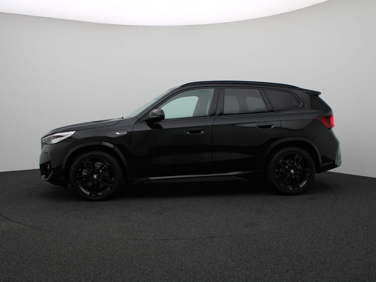BMW X1 xDrive30e M Sportpakket | Achteruitrijcamera | Extra Getint Glas Achter | 19''