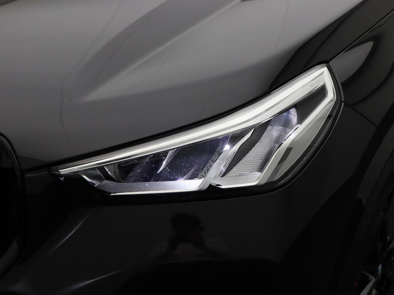 BMW X1 xDrive30e M Sportpakket | Achteruitrijcamera | Extra Getint Glas Achter | 19''