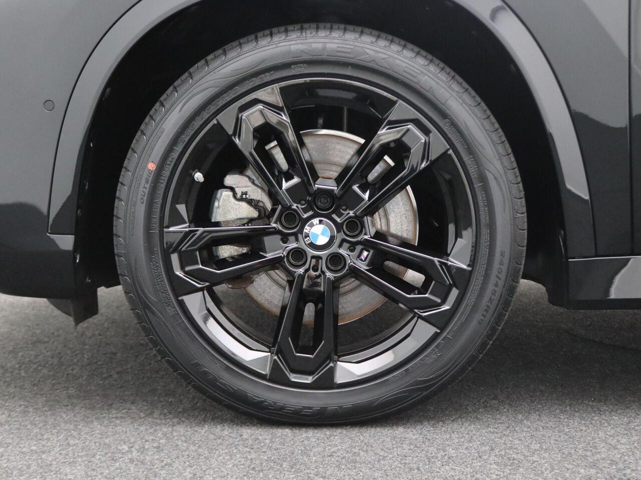 BMW X1 xDrive30e M Sportpakket | Achteruitrijcamera | Extra Getint Glas Achter | 19''