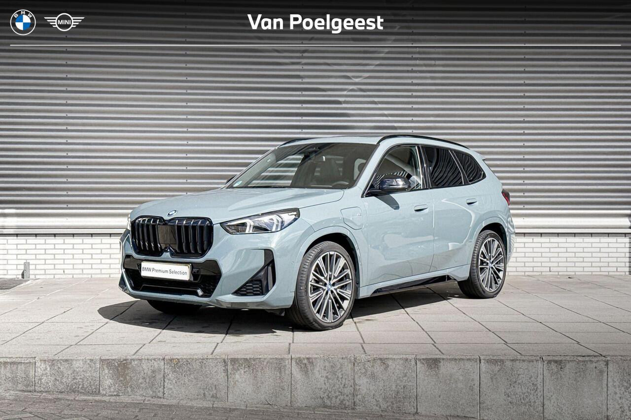 BMW X1 xDrive30e M Sportpakket / Innovation Pack / Comfort Pack / Travel Pack / Panoramadak / Trekhaak