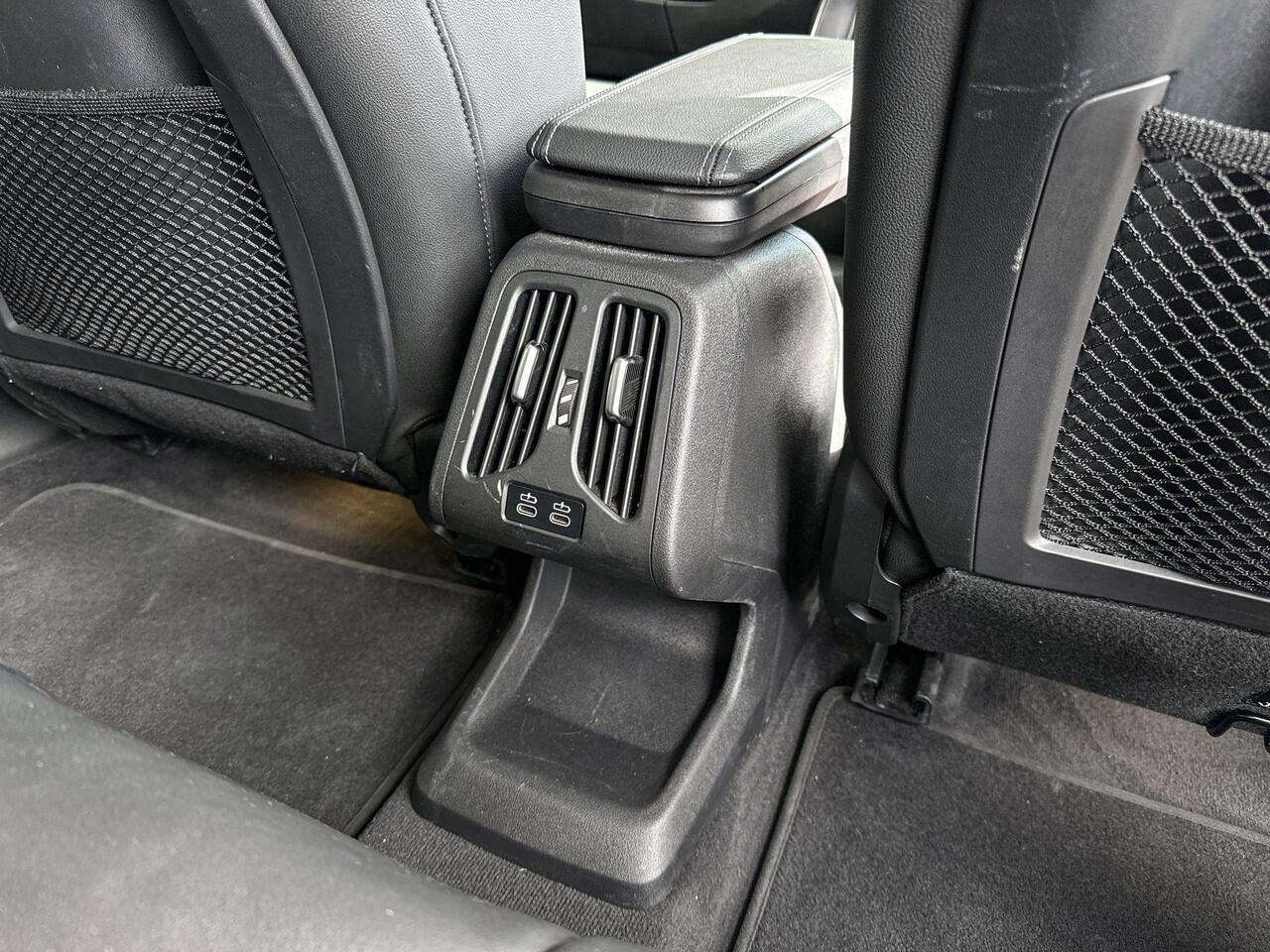 BMW X1 xDrive30e M Sportpakket / Innovation Pack / Comfort Pack / Travel Pack / Panoramadak / Trekhaak