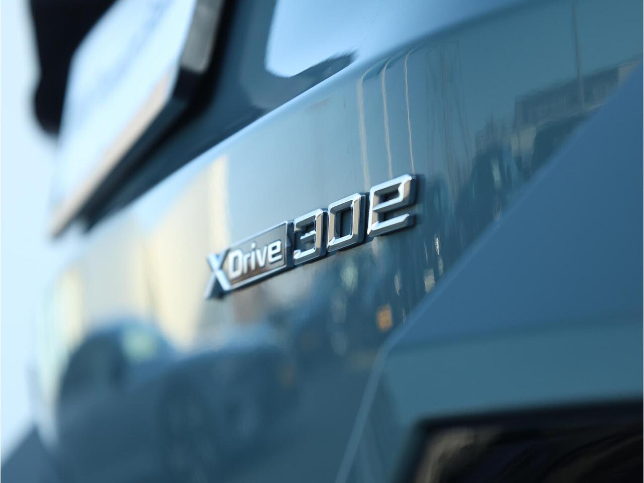 BMW X1 xDrive30e M Sportpakket/ Verwarmd Stuurwiel/ Trekhaak/ Achteruitrijcamera/ Panoramadak/ Driving Assistant Plus/ Stoelverwarming