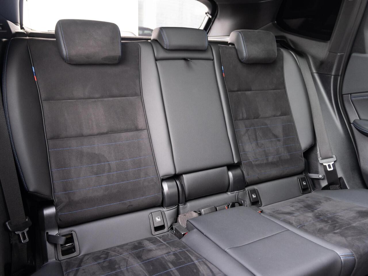 BMW X1 xDrive23i | M Sportpakket | Travel Pack | Achteruitrijcamera | Panoramadak | Stoelverwarming | 18''