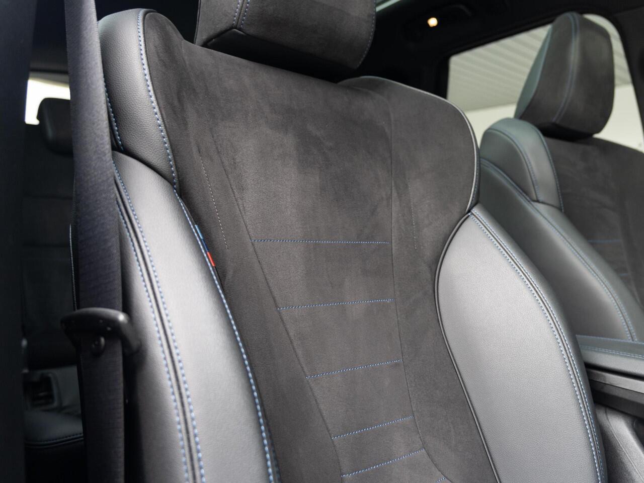 BMW X1 xDrive23i | M Sportpakket | Travel Pack | Achteruitrijcamera | Panoramadak | Stoelverwarming | 18''