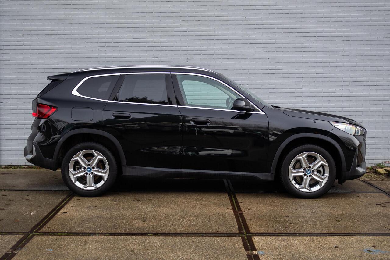 BMW X1 xDrive25e Pano | 18" | Sportstoelen | Ele. klep | LED |