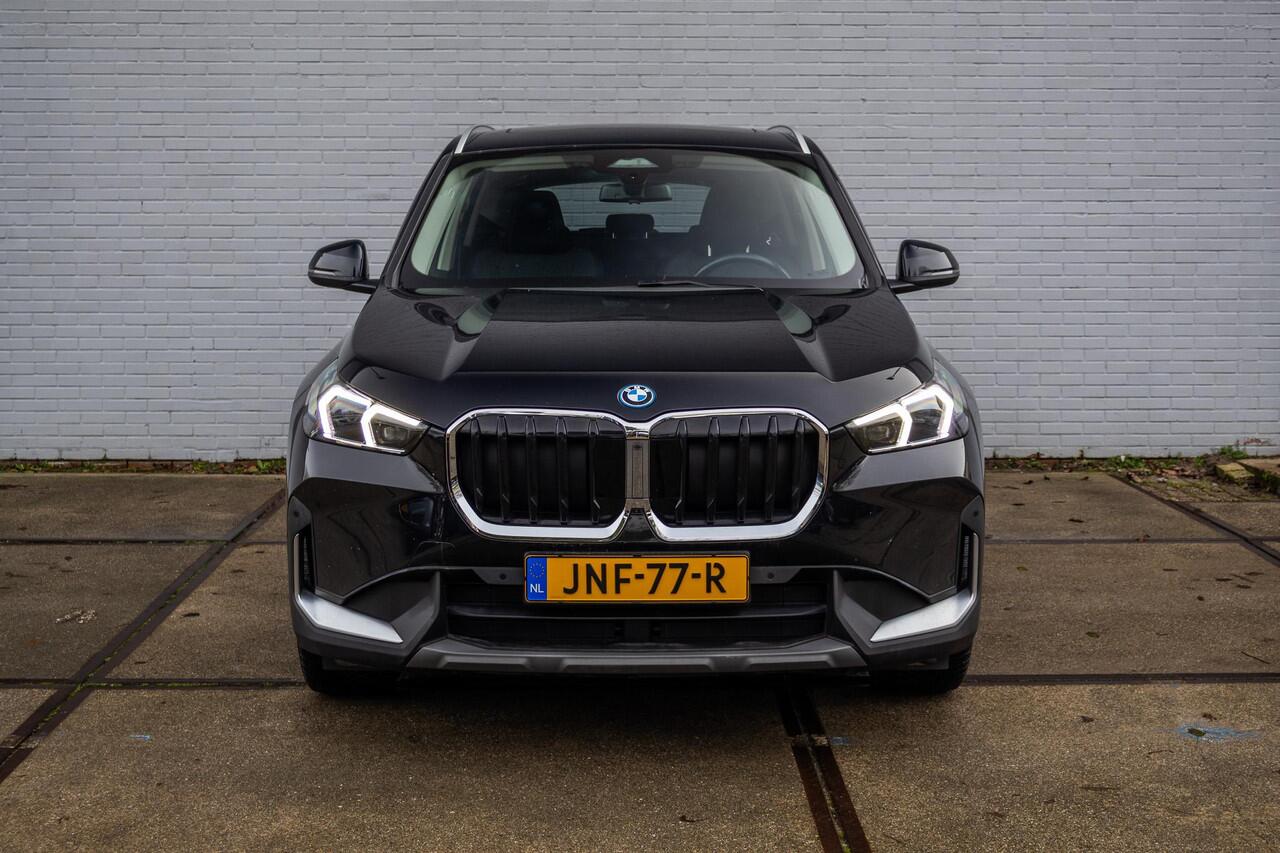 BMW X1 xDrive25e Pano | 18" | Sportstoelen | Ele. klep | LED |