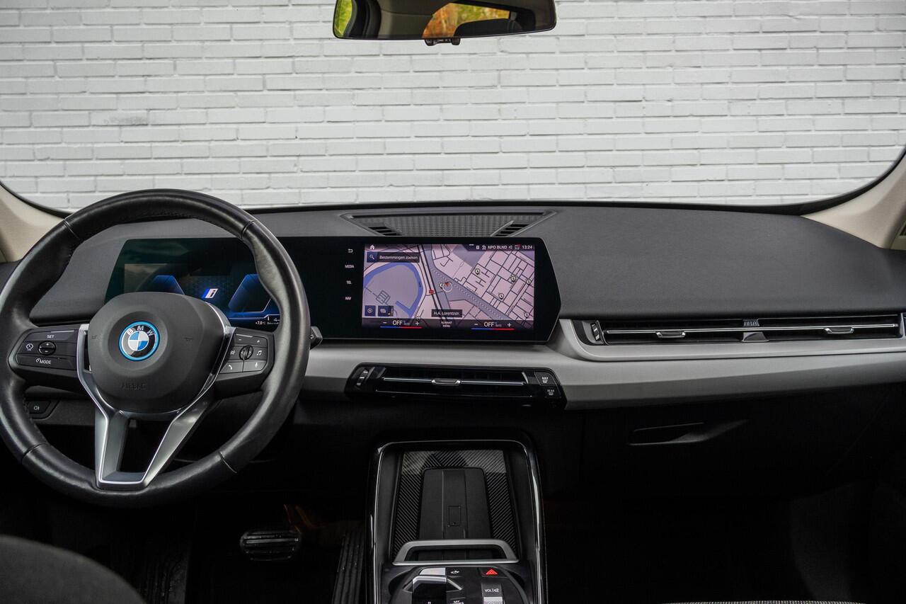 BMW X1 xDrive25e Pano | 18" | Sportstoelen | Ele. klep | LED |