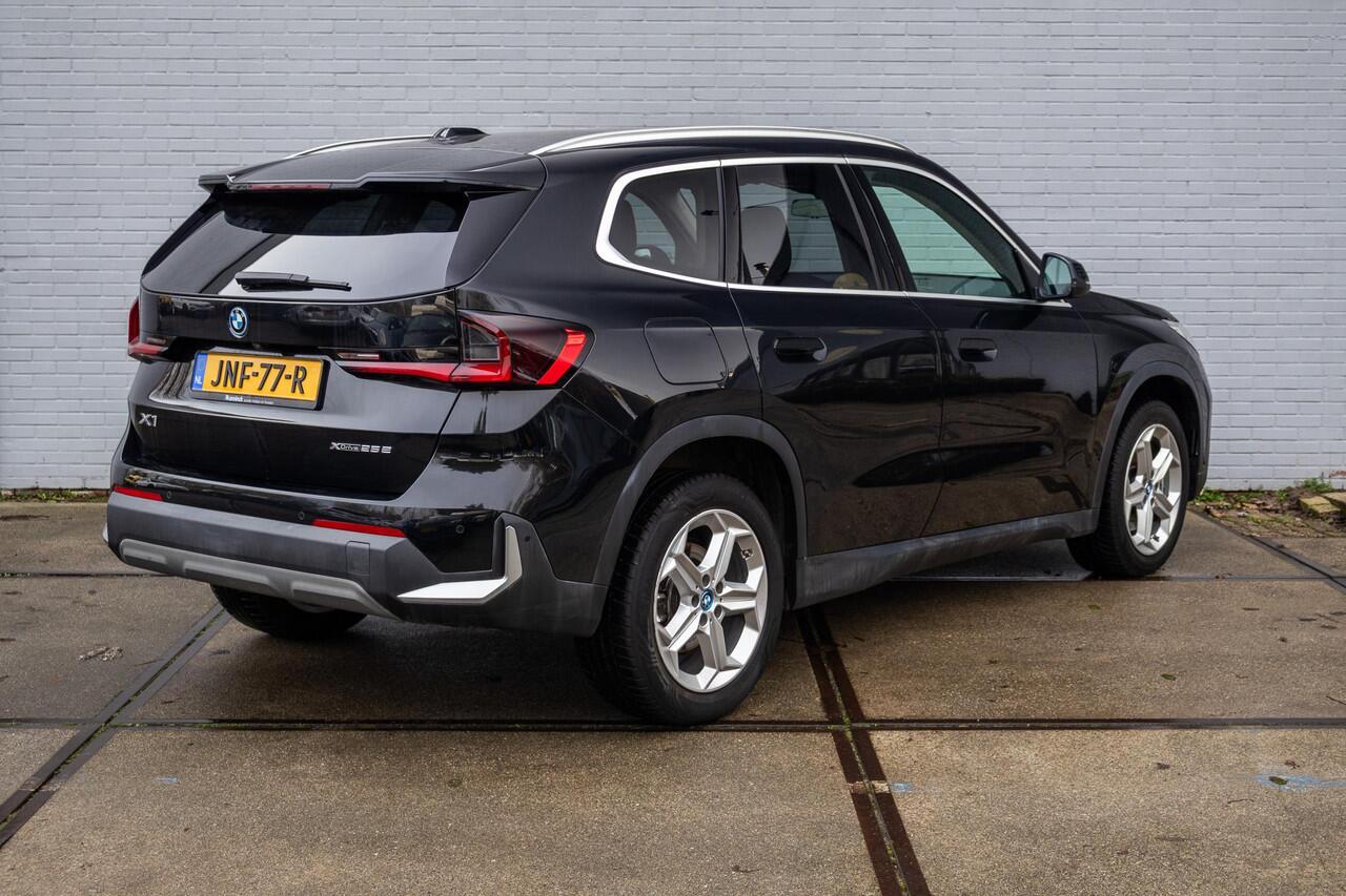 BMW X1 xDrive25e Pano | 18" | Sportstoelen | Ele. klep | LED |