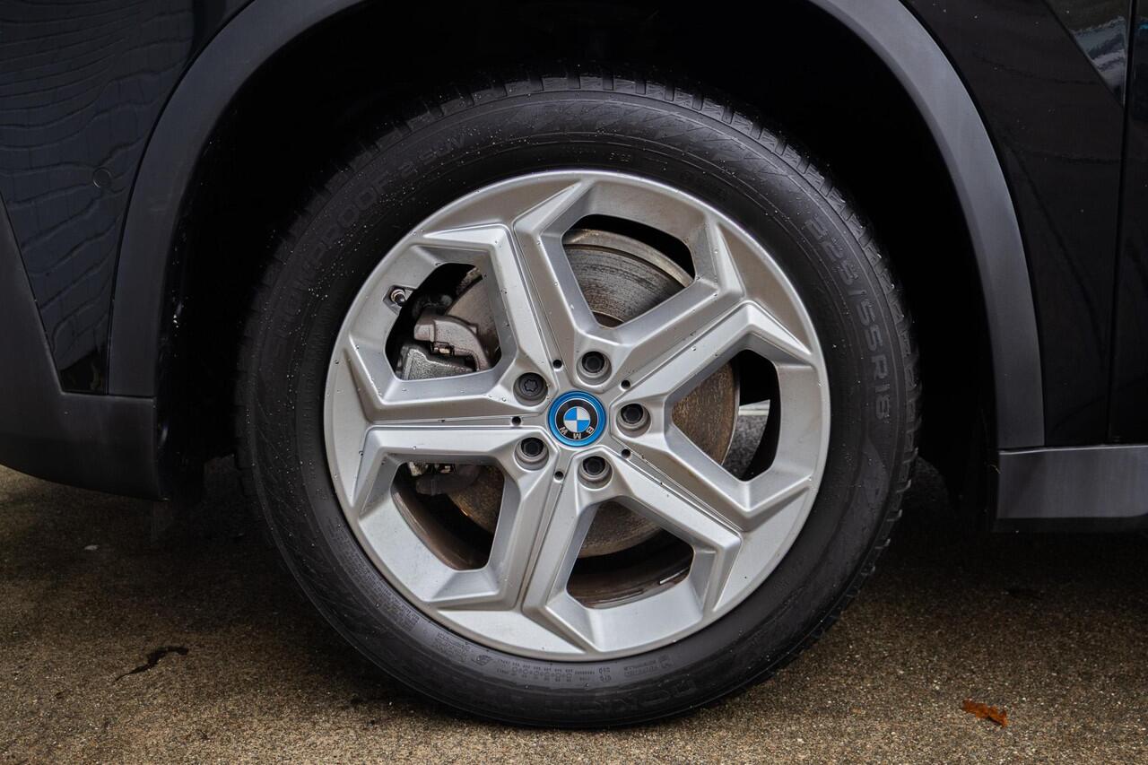 BMW X1 xDrive25e Pano | 18" | Sportstoelen | Ele. klep | LED |