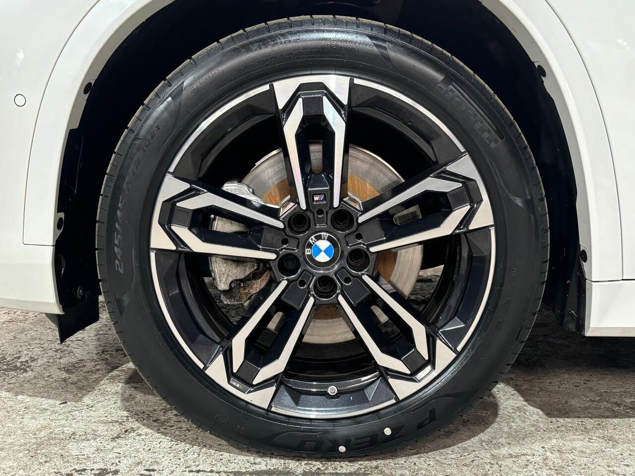 BMW X1 xDrive23i | M-Sport | Driving Assistant Pro | Panoramadak | Shadow Line | NL auto | BTW |