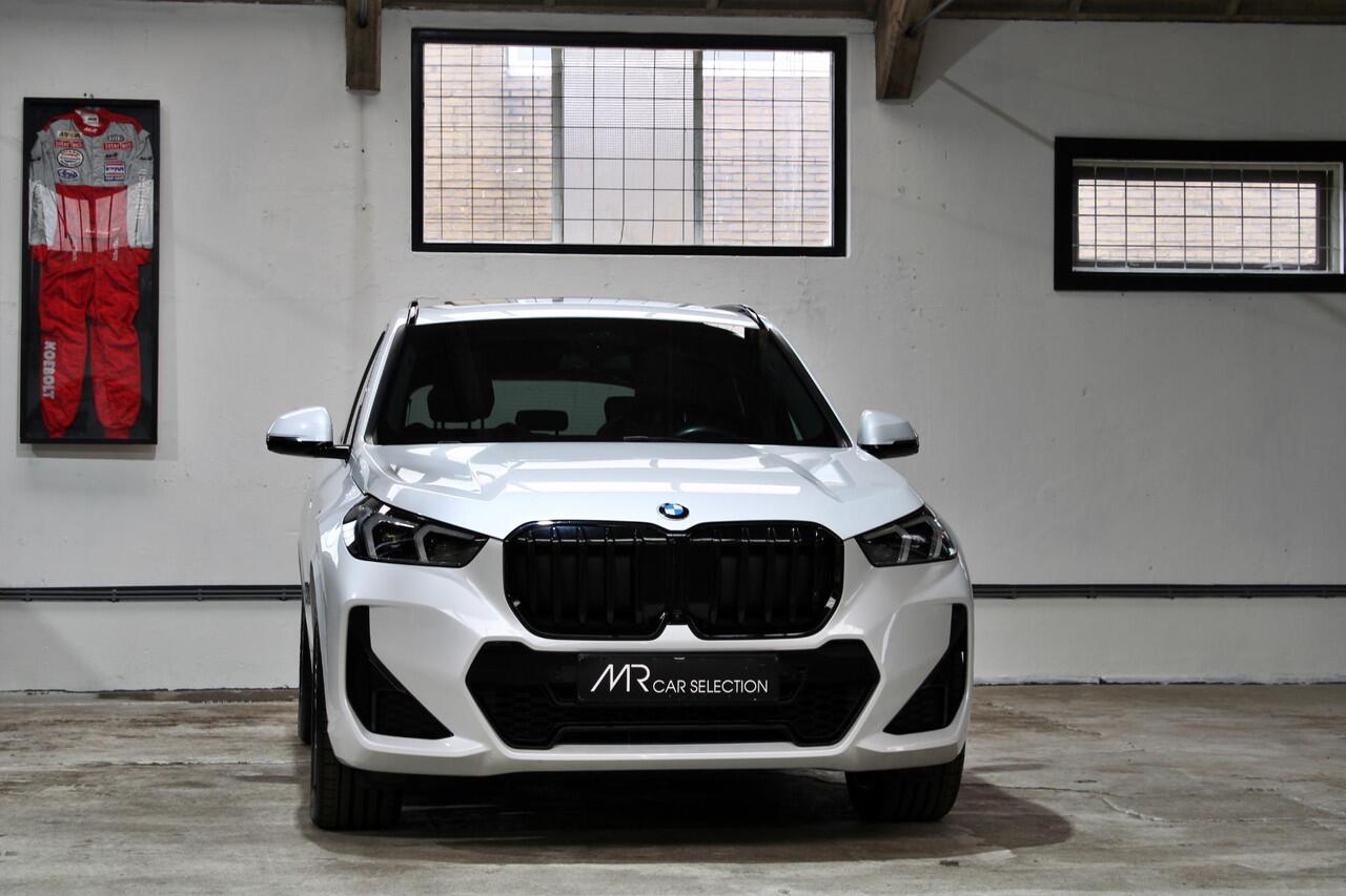 BMW X1 xDrive23i | M-Sport | Driving Assistant Pro | Panoramadak | Shadow Line | NL auto | BTW |