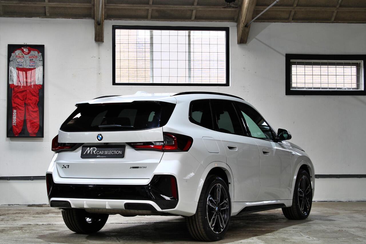 BMW X1 xDrive23i | M-Sport | Driving Assistant Pro | Panoramadak | Shadow Line | NL auto | BTW |