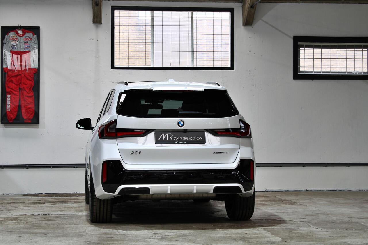 BMW X1 xDrive23i | M-Sport | Driving Assistant Pro | Panoramadak | Shadow Line | NL auto | BTW |