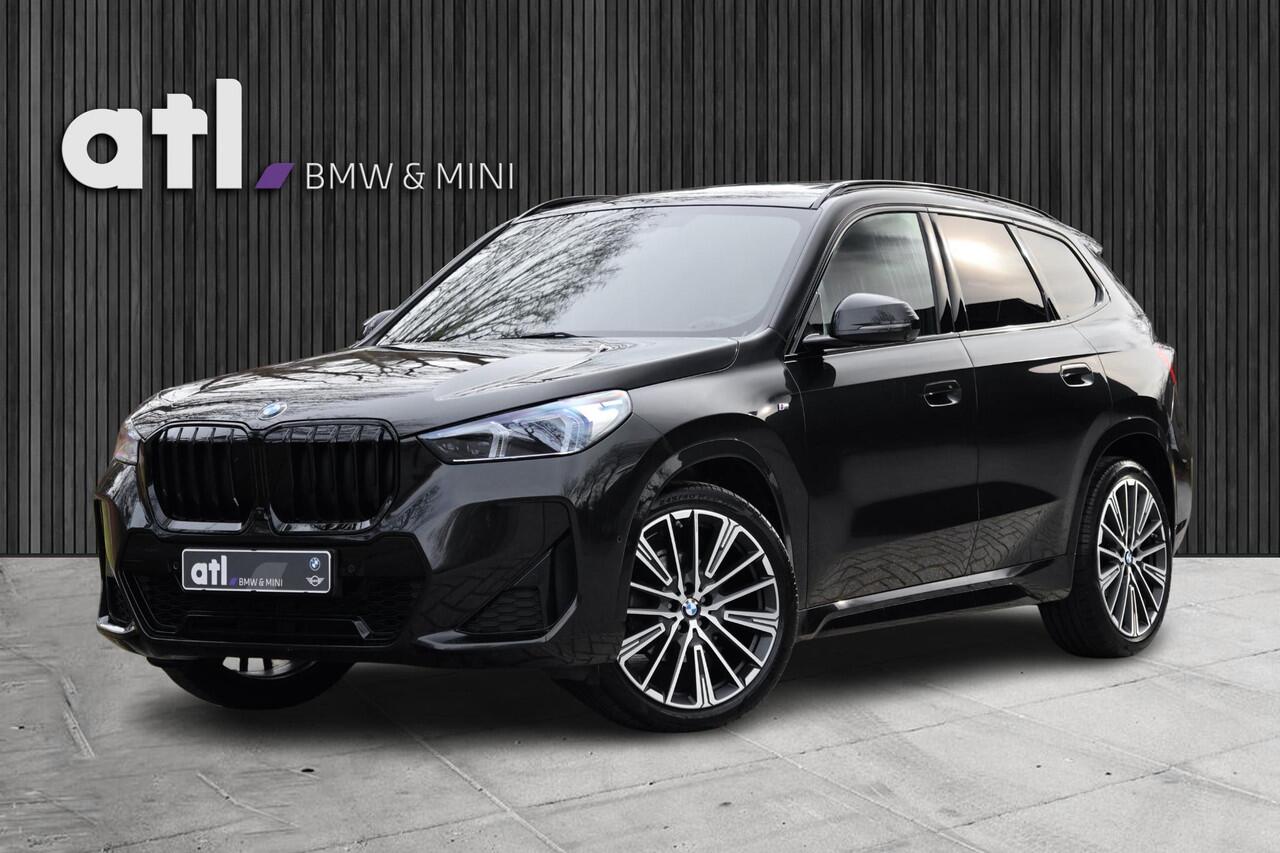 BMW X1 sDrive18i VOL | M-pakket | Pano | HUD | Massage | 360 | Adap Cruise | Elektr. Trekhaak | Harman Kardon | Keyless | Alarm kl.3 | Etc.