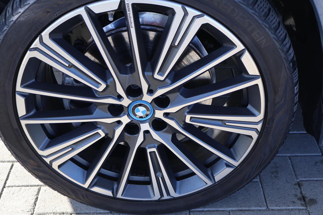 BMW X1 xDrive30e M sport | Innovation Pack | HUD | Comfort Pack | 20'' velgen