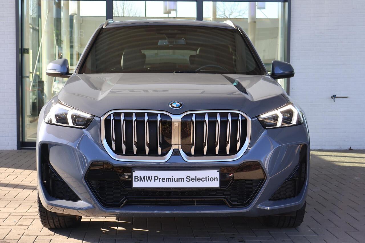 BMW X1 xDrive30e M sport | Innovation Pack | HUD | Comfort Pack | 20'' velgen