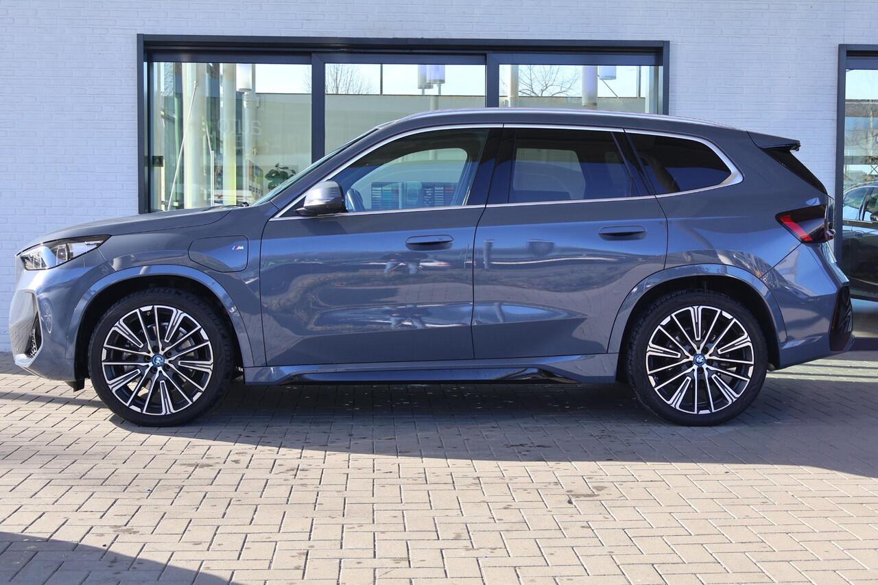 BMW X1 xDrive30e M sport | Innovation Pack | HUD | Comfort Pack | 20'' velgen