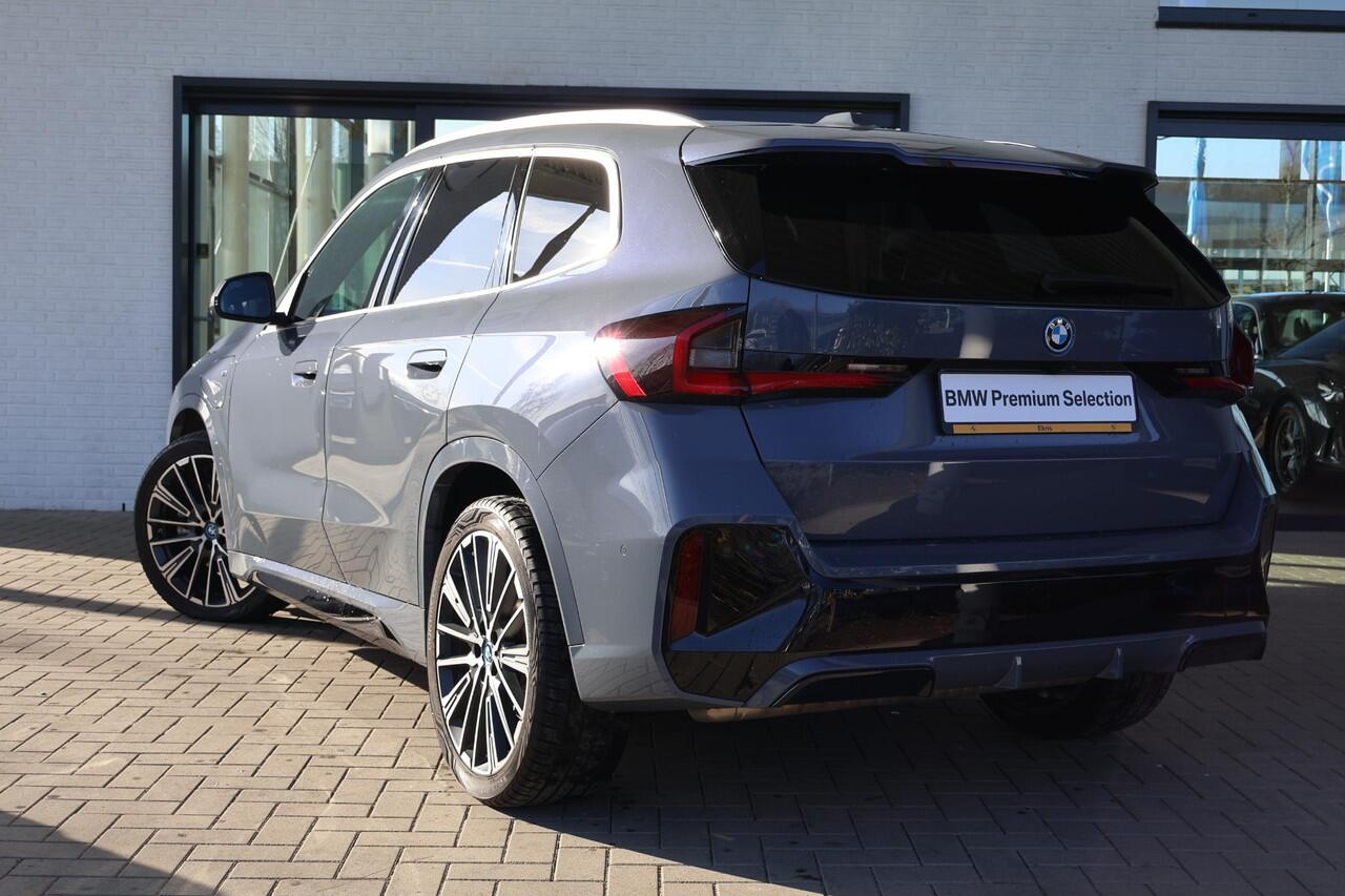 BMW X1 xDrive30e M sport | Innovation Pack | HUD | Comfort Pack | 20'' velgen