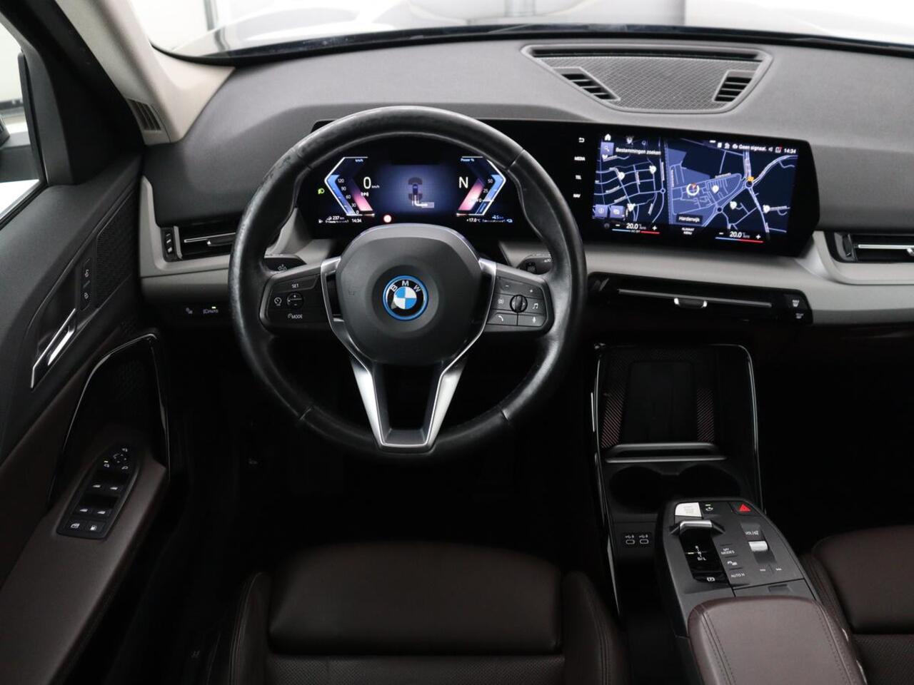 BMW X1 xDrive25e | Leder | Sportstoelen | Carplay | Adaptief LED | Keyless | Camera | Park Assist | Live Cockpit | Climate control | Navigatie | PHEV | Plug In | SOH 92%