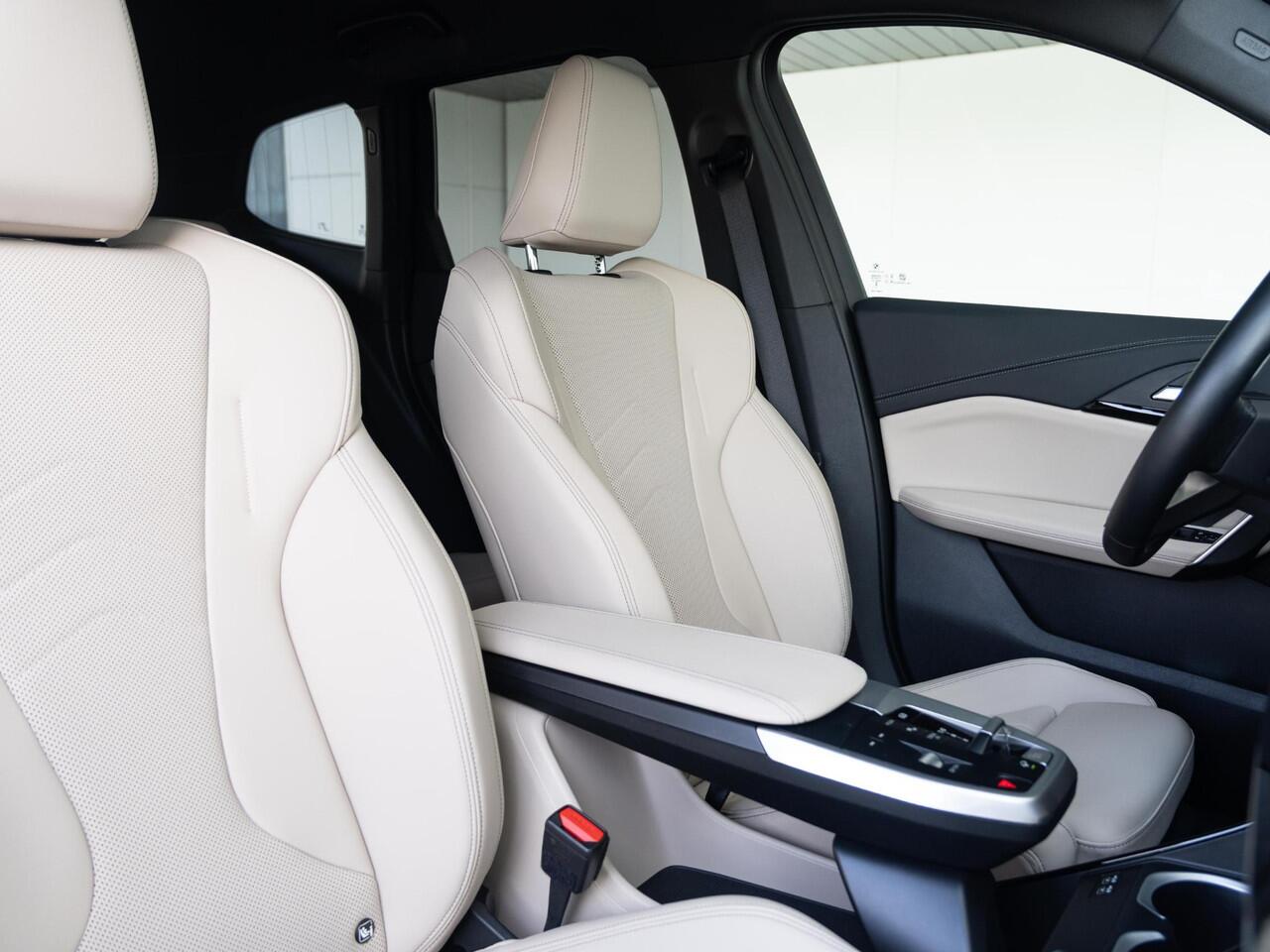 BMW X1 xDrive25e | X-Line | Comfort Pack | Premium Pack | Comfort Access | Achteruitrijcamera | Harman-Kardon | PDC | Trekhaak | Lentevoordeel