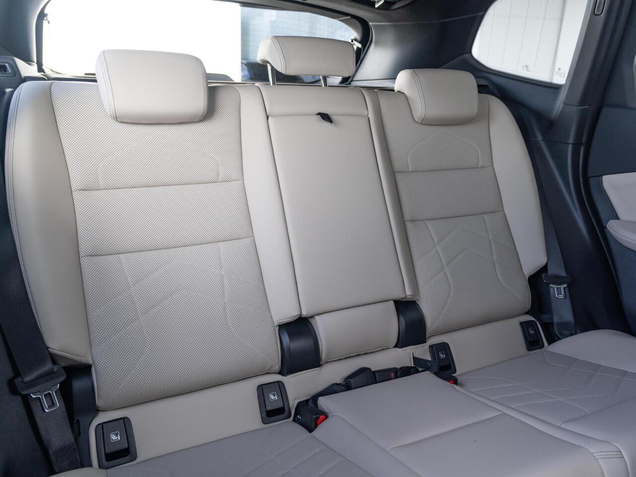 BMW X1 xDrive25e | X-Line | Comfort Pack | Premium Pack | Comfort Access | Achteruitrijcamera | Harman-Kardon | PDC | Trekhaak | Lentevoordeel