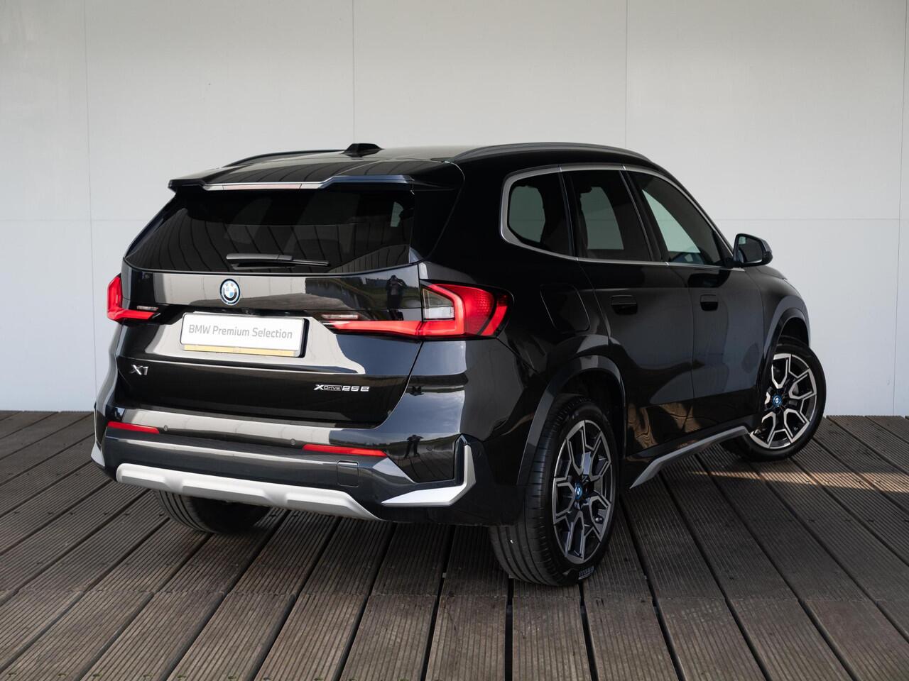 BMW X1 xDrive25e | X-Line | Comfort Pack | Premium Pack | Comfort Access | Achteruitrijcamera | Harman-Kardon | PDC | Trekhaak | Lentevoordeel