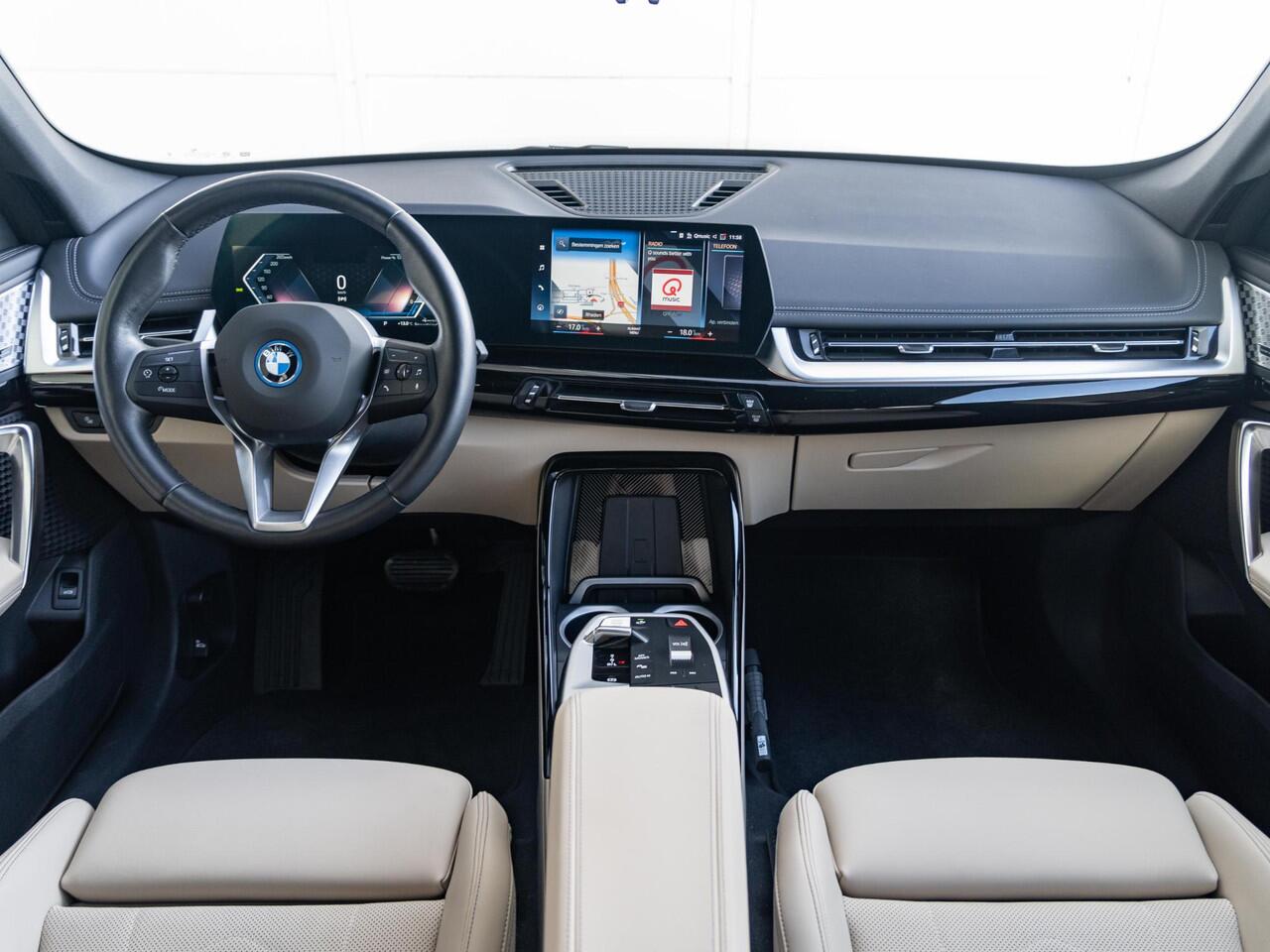 BMW X1 xDrive25e | X-Line | Comfort Pack | Premium Pack | Comfort Access | Achteruitrijcamera | Harman-Kardon | PDC | Trekhaak | Lentevoordeel
