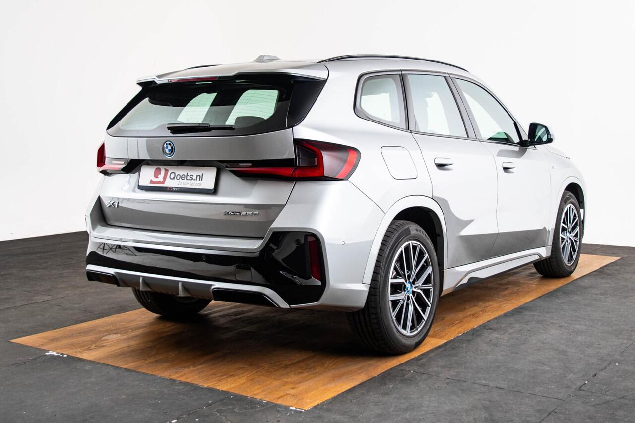 BMW X1 xDrive25e M Sport - Driving Assistant plus - Premium Pack - Sportstoelen - Elektrisch verwarmde voorstoelen -