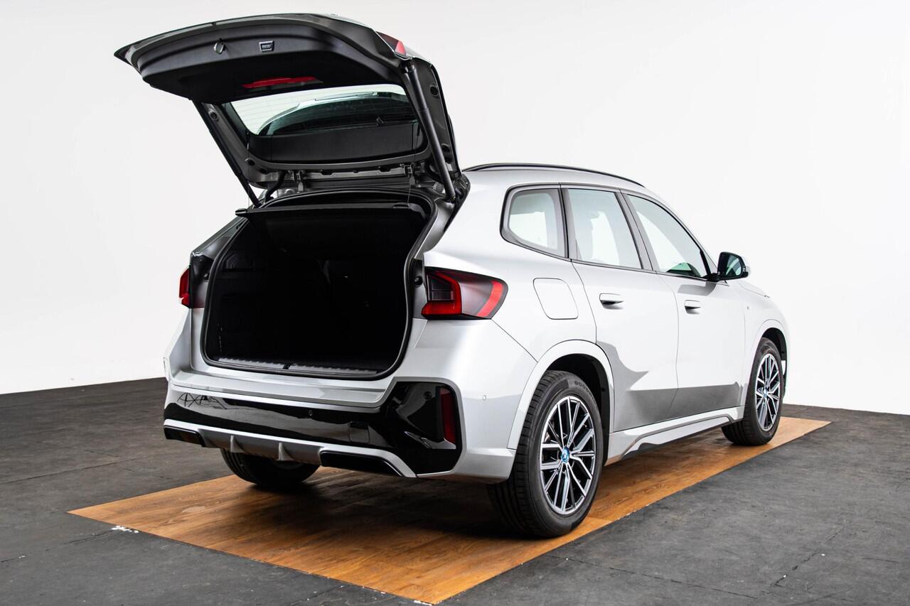 BMW X1 xDrive25e M Sport - Driving Assistant plus - Premium Pack - Sportstoelen - Elektrisch verwarmde voorstoelen -