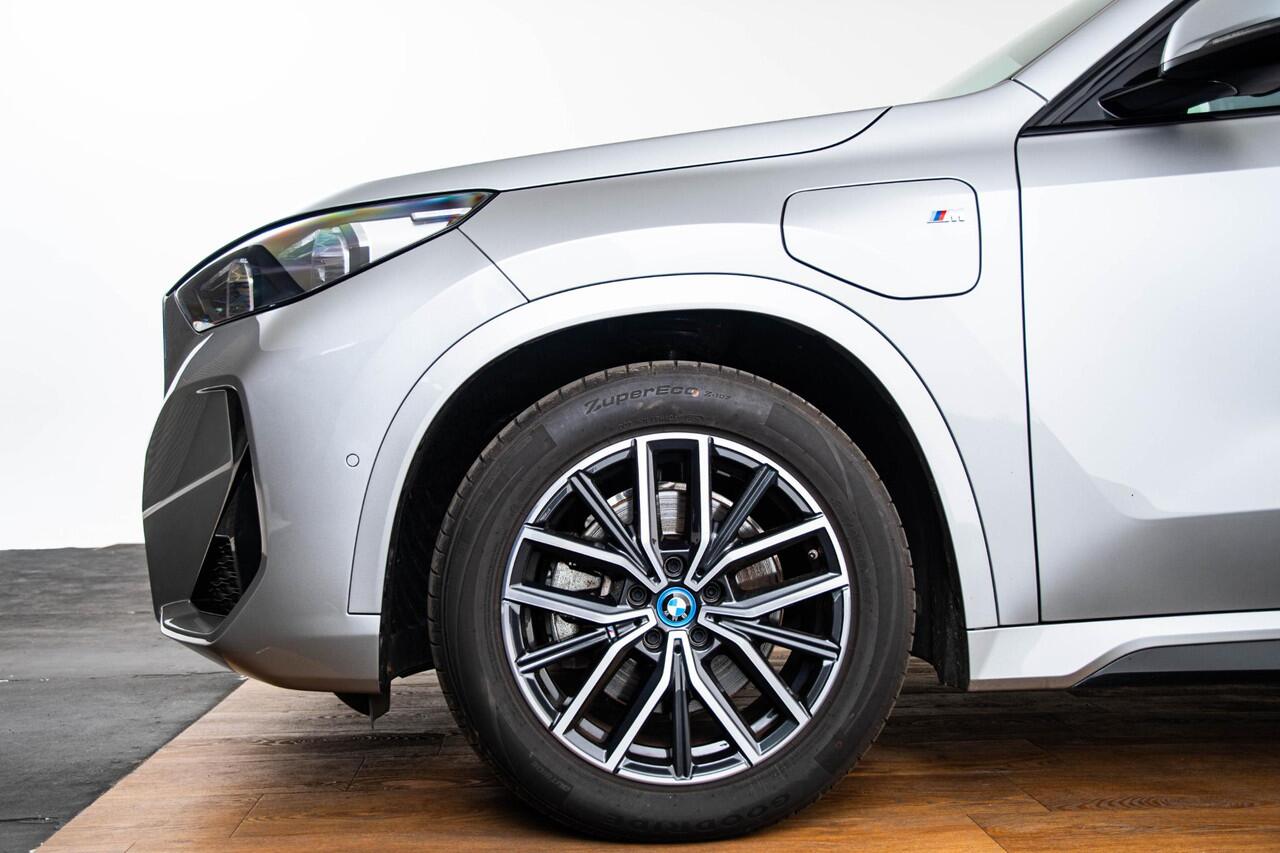 BMW X1 xDrive25e M Sport - Driving Assistant plus - Premium Pack - Sportstoelen - Elektrisch verwarmde voorstoelen -