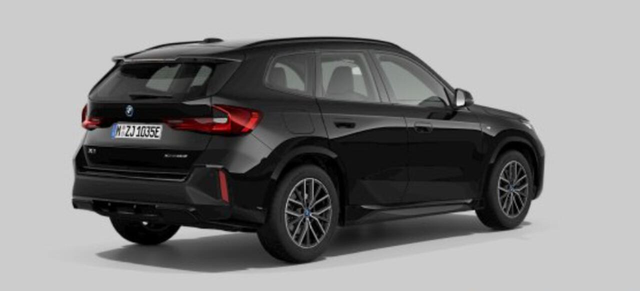 BMW X1 xDrive30e M Sport - Sportstoelen - Elektrisch verwarmde stoelen - Driving Assistant Plus - Automatisch dimmende binnen/buitenspiegel - Comfort Access - Grootlichtassistent - Dashboard Luxury - M Sportstuurwiel -