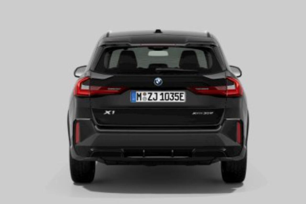 BMW X1 xDrive30e M Sport - Sportstoelen - Elektrisch verwarmde stoelen - Driving Assistant Plus - Automatisch dimmende binnen/buitenspiegel - Comfort Access - Grootlichtassistent - Dashboard Luxury - M Sportstuurwiel -