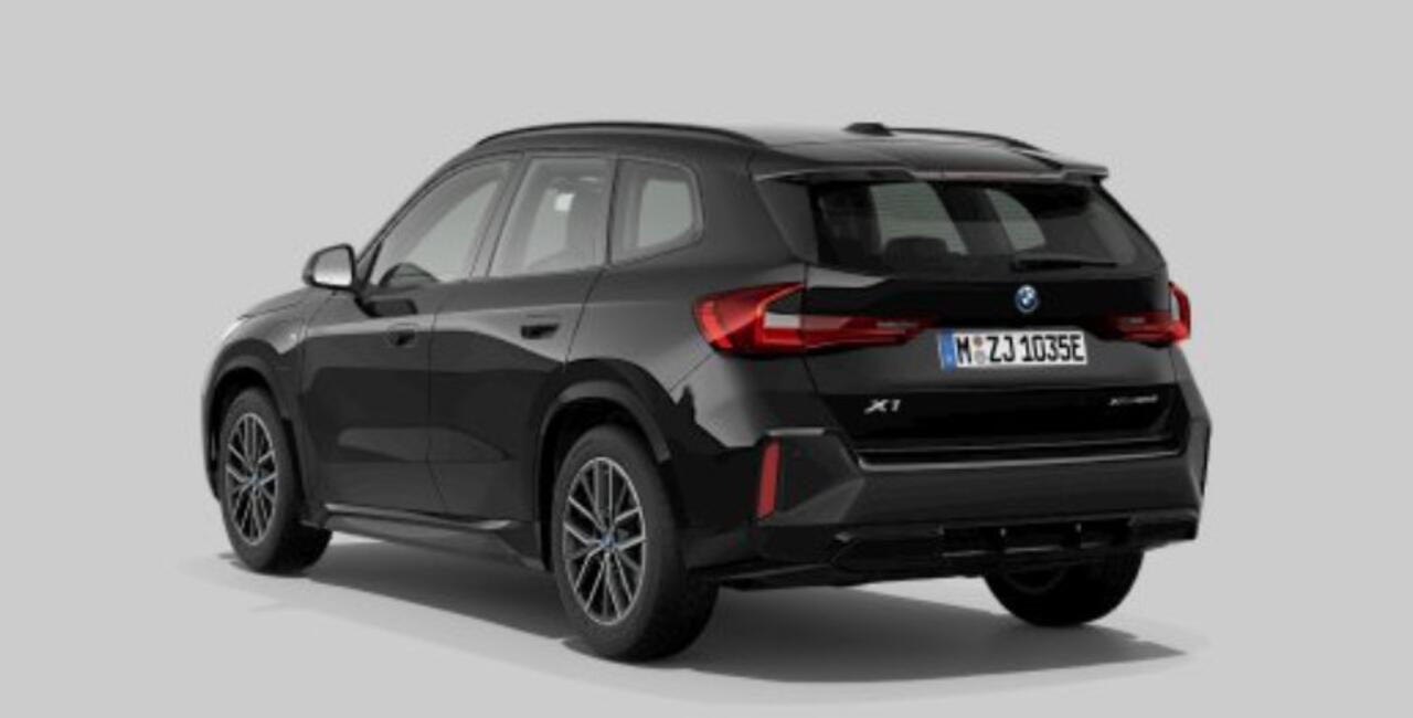 BMW X1 xDrive30e M Sport - Sportstoelen - Elektrisch verwarmde stoelen - Driving Assistant Plus - Automatisch dimmende binnen/buitenspiegel - Comfort Access - Grootlichtassistent - Dashboard Luxury - M Sportstuurwiel -