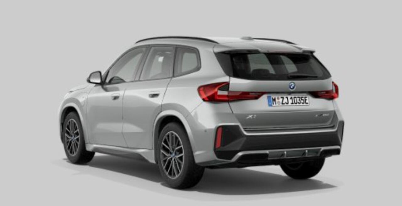 BMW X1 xDrive25e M Sport - Sportstoelen - Elektrisch verwarmde stoelen - Automatisch dimmende binnen/buitenspiegel - Driving Assistant Plus - Comfort Access - Grootlichtassistent - Dashboard Luxury - M Sportstuurwiel -