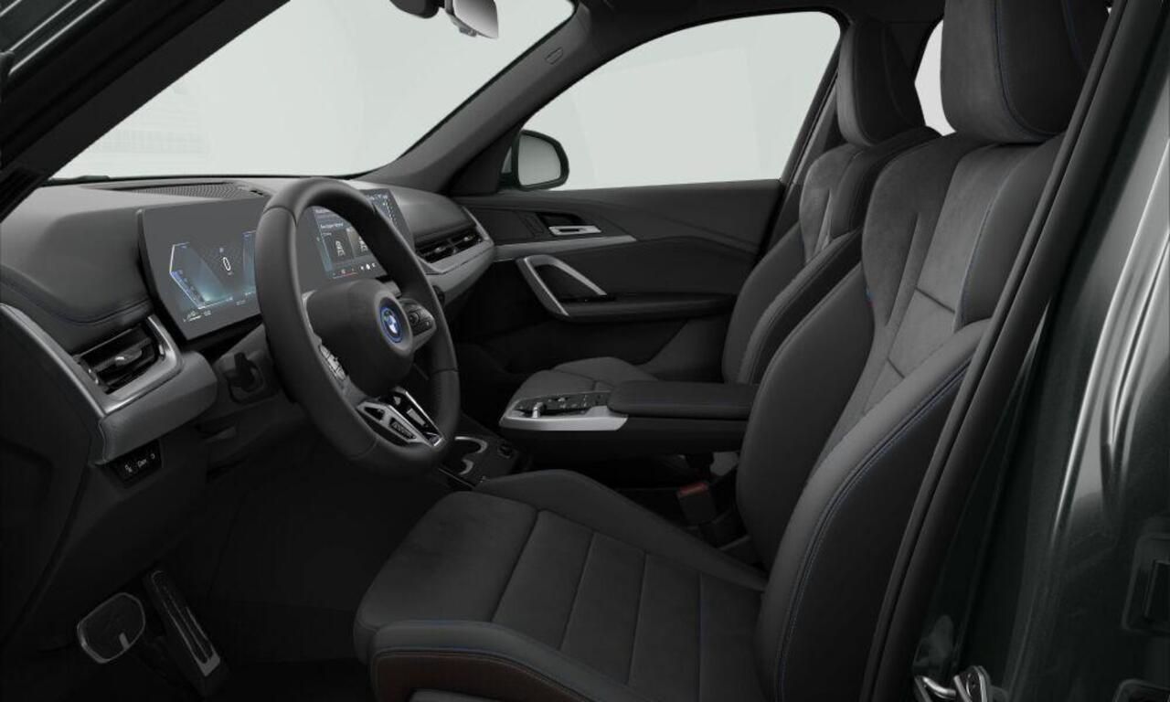 BMW X1 xDrive25e M Sport - Sportstoelen - Elektrisch verwarmde stoelen - Automatisch dimmende binnen/buitenspiegel - Driving Assistant Plus - Comfort Access - Grootlichtassistent - Dashboard Luxury - M Sportstuurwiel -