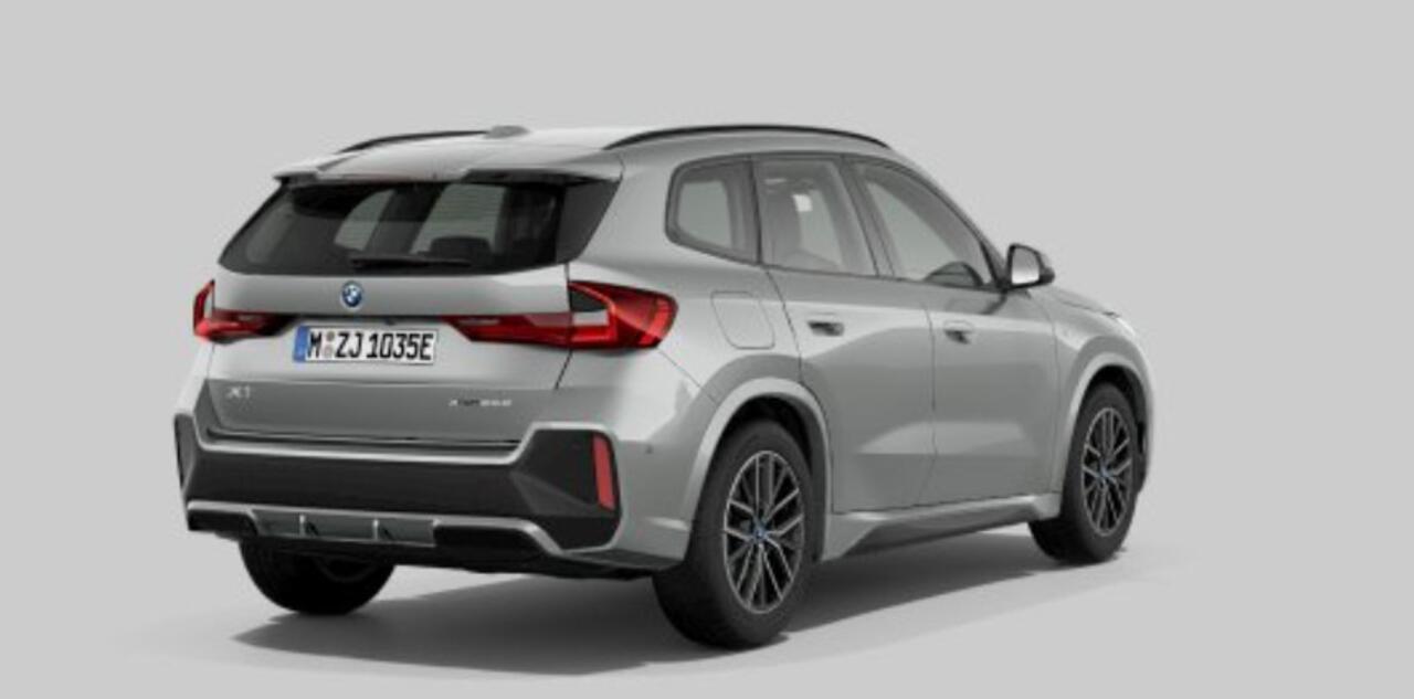 BMW X1 xDrive25e M Sport - Sportstoelen - Elektrisch verwarmde stoelen - Automatisch dimmende binnen/buitenspiegel - Driving Assistant Plus - Comfort Access - Grootlichtassistent - Dashboard Luxury - M Sportstuurwiel -