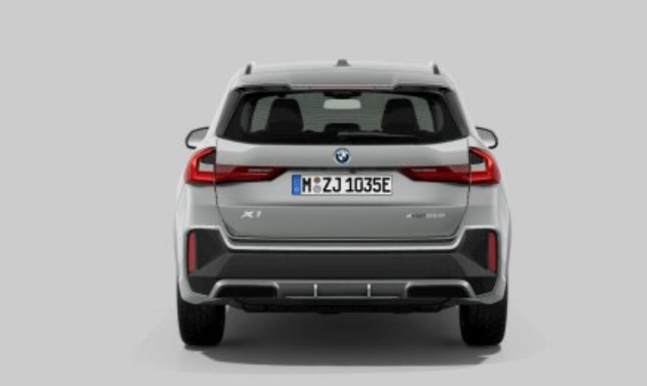 BMW X1 xDrive25e M Sport - Sportstoelen - Elektrisch verwarmde stoelen - Automatisch dimmende binnen/buitenspiegel - Driving Assistant Plus - Comfort Access - Grootlichtassistent - Dashboard Luxury - M Sportstuurwiel -