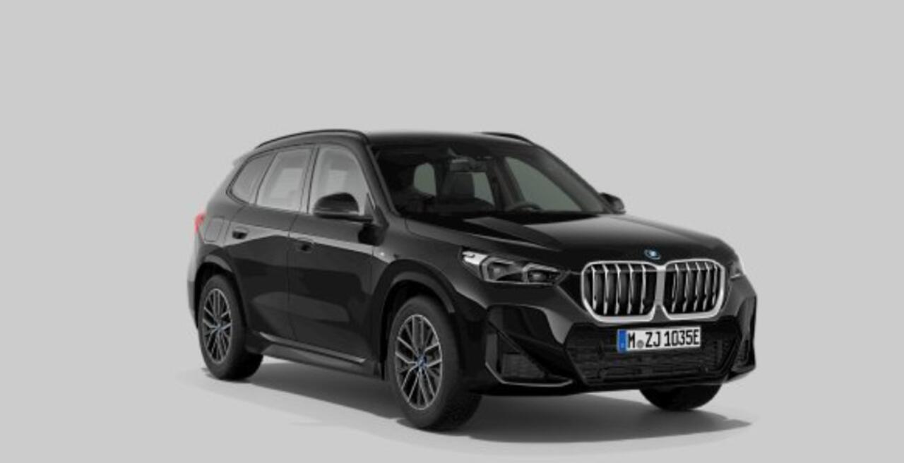 BMW X1 xDrive25e M Sport - Driving Assistant Plus - Elektrisch verwarmde voorstoelen - Sportstoelen - Automatisch dimmende binnen/buitenspiegel - Comfort acces - Grootlichtassistent - Dashboard Luxury - M Sportstuurwiel -