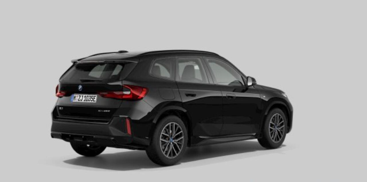 BMW X1 xDrive25e M Sport - Driving Assistant Plus - Elektrisch verwarmde voorstoelen - Sportstoelen - Automatisch dimmende binnen/buitenspiegel - Comfort acces - Grootlichtassistent - Dashboard Luxury - M Sportstuurwiel -